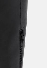 Monki Botas con plataforma - black