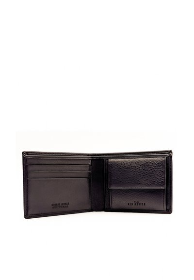 Portafoglio pieghevole in pelle nera aperto, con quattro slot per carte a sinistra e una tasca per monete con pattina a destra.