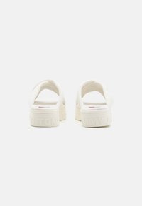 Tommy Jeans LETTERING - Sandalias planas - ecru