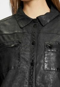 Gipsy by Mauritius Abrigo corto - black