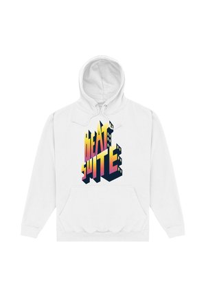 Sweat à capuche blanc avec une poche avant et un design de texte 3D coloré affichant "BEAT SUITE" en dégradé de jaune, orange et bleu foncé.