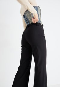 Weekday KEEL LOW SUITING - Kalhoty - black