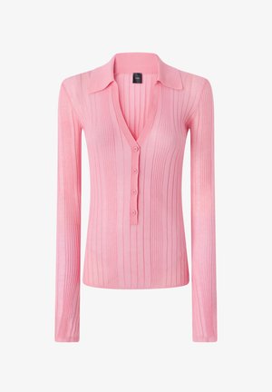 Roza bluza dugih rukava s rebrastom teksturom, V-izrezom i pet dugmadi. Ima ovratnik i prilagođeni kroj.