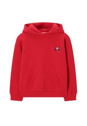 Rode hoodie met voorzak en een kleine speelse cartoonafbeelding op de linker bovenborst.