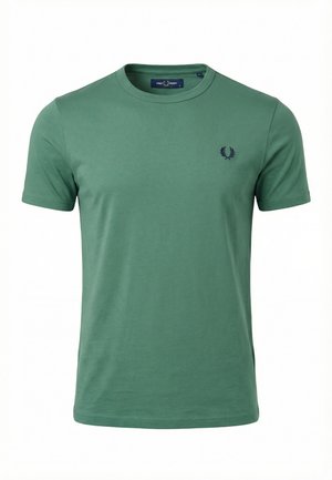 T-shirt met korte mouwen en ronde hals in effen groen, met een klein donker logo op de linkerborst, weergegeven op een witte achtergrond.