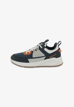 Zapatillas con un empeine de malla azul marino, acentos de ante gris, media suela blanca y detalles del logo en naranja. Suela de goma gruesa para tracción.