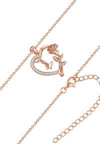 Rose gold halskæde med en rose og blade i et buet design. Kæden har en krabbe-lås og en sektion med klare sten på vedhænget.