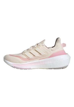 Zapatillas deportivas ligeras en beige y rosa, con un exterior de malla texturizada, diseño de tres rayas y una gruesa suela blanca y rosa.