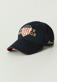 Granatowa czapka baseballowa wykonana z bawełny, o usztywnionej konstrukcji. Posiada haftowany napis "1993 DIVERSE HERITAGE" oraz czerwone akcenty na daszku.