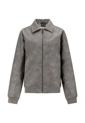 Grijze neplederen bomberjack met een ritssluiting aan de voorkant, een overhemdkraag, ribgebreide manchetten en zoom; heeft subtiele branding op de borst.