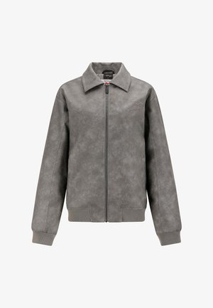 Giubbotto bomber in finta pelle grigia con zip frontale, colletto a camicia, polsini e orlo a costine; presenta un branding discreto sul petto.