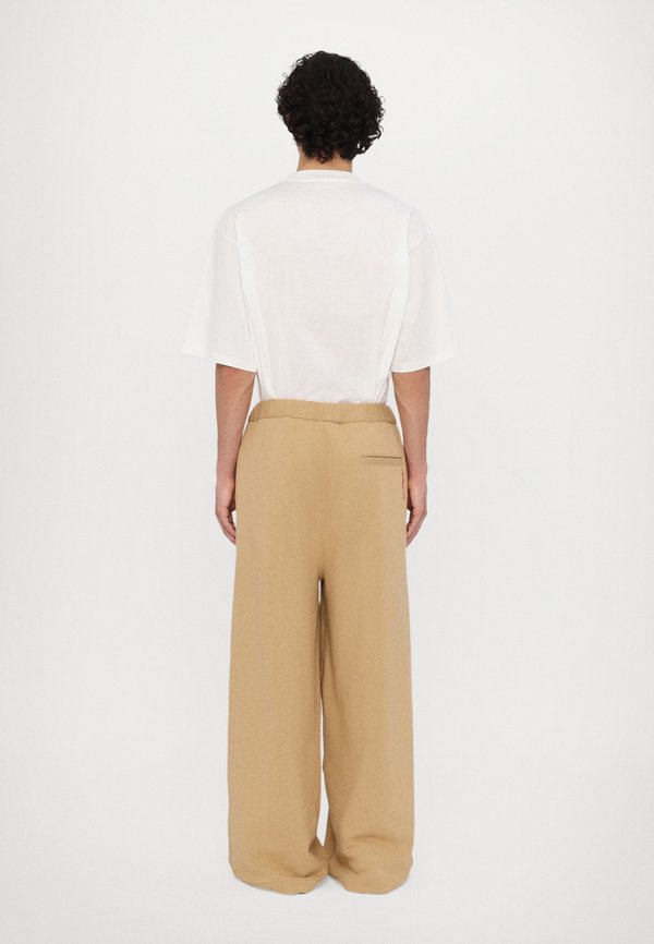 Tracksuit bottoms - winter wheat2