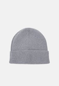 Gorro de punto gris con puño acanalado, con una textura suave y un diseño de parte superior redondeada. Color uniforme sin patrones ni acentos.