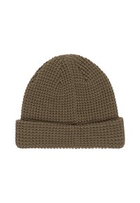 Gorro de punto marrón con un patrón texturizado, que presenta un dobladillo enrollado para un ajuste ajustable, hecho de un hilo grueso y cálido.