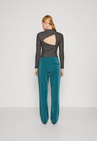 AllSaints GIA SPARKLE BODYSUIT - Topper langermet - dark silver