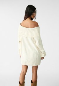 Stradivarius EXPOSED SHOULDER - Jumper - white