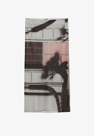 Könnyű, áttetsző szoknya, absztrakt grafikai mintával fekete, rózsaszín és szürke árnyalatokban. Sima textúra, egyenes sziluett.