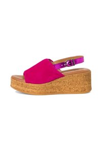 Sandale en suède fuchsia à talon compensé en liège, à bout ouvert et avec une bride métallique réglable. Présente une texture lisse et une semelle robuste.