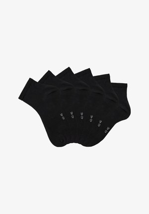 Five pairs of black ankle socks made of cotton blend, featuring a smooth texture and a reinforced heel, with size markings on each pair.