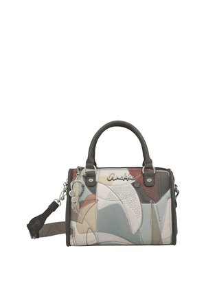 Borsa con manici arrotondati, tracolla removibile e design patchwork astratto multicolore con piccole borchie metalliche e logo del marchio.