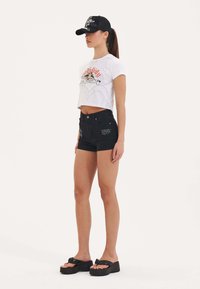 Ed Hardy TRIPLE HEART JORTS  - Shorts vaqueros - black