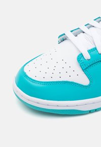 Nike Sportswear DUNK LOW RETRO - Sportbačiai - white/cosmic clay/dusty cactus