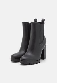 Bullboxer Botines de tacón - black