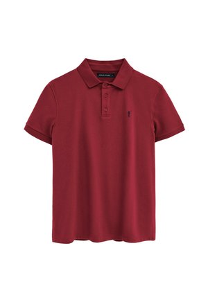 Burgunderrotes Poloshirt mit kurzen Ärmeln, einem Kragen, drei Knöpfen und einem kleinen dunklen Logo auf der linken Brust.