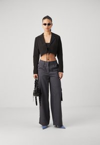 Vero Moda VMFLORENTINA CROPPED - Blazer - black