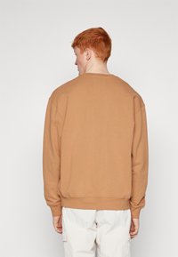 Jordan M J ESS STMT FLC CREW - Sweatshirt - legend dk brown