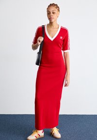 adidas Originals DRESS - Vestito lungo - better scarlet