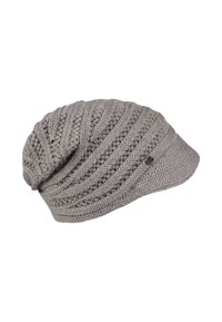Cappello grigio lavorato a maglia con design morbido, caratterizzato da motivi diagonali testurizzati e un piccolo logo metallico accento sul lato.