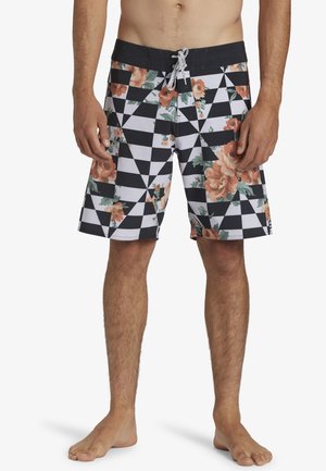 Schwarz-weiße, geometrisch gemusterte Badehosen mit floralen Akzenten. Verfügt über einen Zugbandbund und einen knielangen Schnitt. Hergestellt aus leichtem Material.