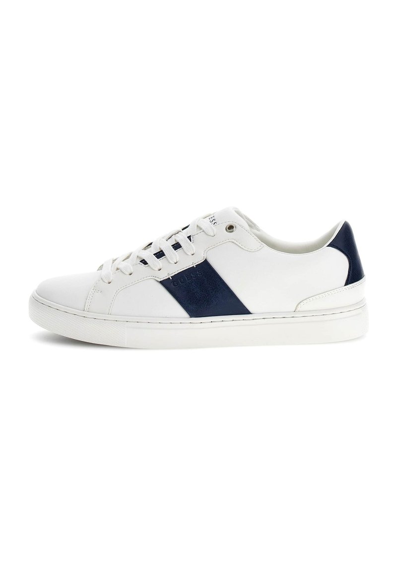 Weiße Sneaker mit marineblauen Akzenten und strukturiertem Einsatz. Aus glattem Leder, mit runder Zehenform, Schnürdesign und Gummisohle.