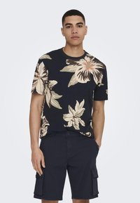 Only & Sons ONSKLOP FLORAL TEE  - T-shirts med print - pear sorbet