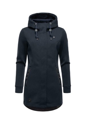 Veste longue navy avec capuche, fabriquée en tissu texturé. Comprend des poches latérales zippées et des cordons de serrage ajustables. Design simple, sans motifs.