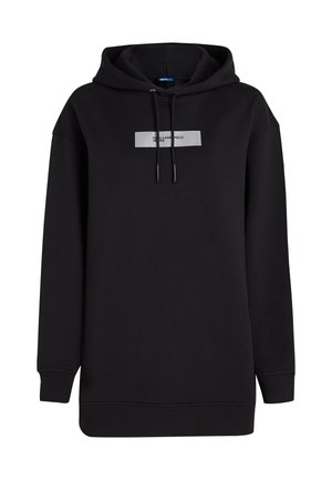 Sweatshirt negru cu glugă, dintr-un amestec de bumbac, având un patch alb rectangular cu logo pe piept și ajustări cu șnur pentru glugă.