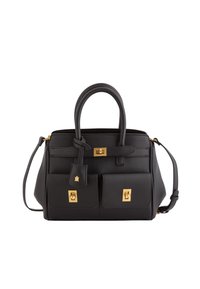 Czarna skórzana torebka z złotymi okuciami, podwójnymi uchwytami, odpinanym paskiem na ramię, przednimi kieszeniami i detalem w postaci identyfikatora bagażu.