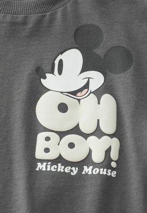 Grauer Sweatshirt mit einer großen Grafik des Kopfes von Mickey Mouse und dem Satz "OH BOY!" in fetter weißer Schrift darunter.