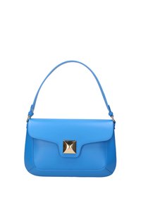 Sac à main en cuir bleu avec un design structuré, fermoir rectangulaire en or et une seule bandoulière réglable. Texture lisse et lignes épurées.