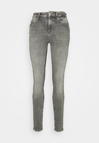 Jeans skinny de mezclilla gris con acabado desgastado, cinco bolsillos y cremallera. Cuenta con trabillas para el cinturón y un ligero estiramiento para mayor comodidad.