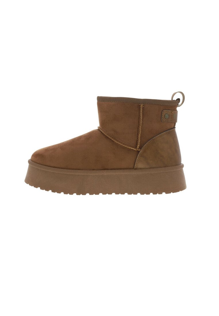 Brūna zamša potīte līdz potītei ar plakanu, gumijas zoli, sānu vīli un cilpu aizmugurē vieglai uzvilkšanai. Gluda tekstūra ar minimāliem akcentiem.