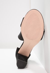 Pier One Sandaalit nilkkaremmillä - black