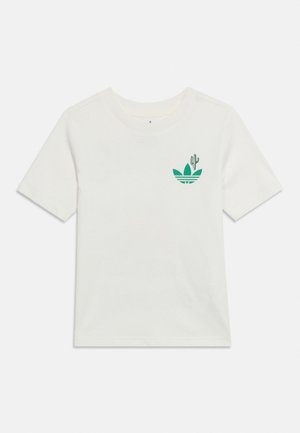Wit T-shirt met korte mouwen, met een klein groen Adidas trefoil-logo en cactusafbeelding op het linkerborstgebied.
