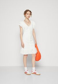 Colourful Rebel ZORAH BRODERIE MINI DRESS - Freizeitkleid - off white