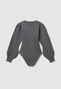 Body grigio lavorato a maglia con maniche lunghe a palloncino, polsi a costine e collo alto. Texture liscia, design aderente con taglio a tanga.