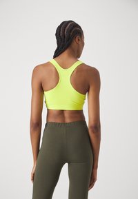 Champion C-TECH BRA - Sportski grudnjak sa srednje jakom potporom - neon yellow