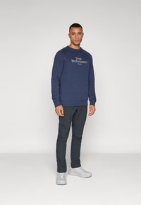 Peak Performance ORIGINAL CREW-BLACK-OFFWHITE - Sudadera - blue shadow/offwhite
