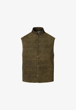 Chaleco de ante verde oliva con cuello alzado, cierre delantero de botones y dos bolsillos laterales. Superficie texturada con detalles de costura horizontal.