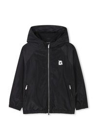 Giacca a vento nera con cappuccio, zip frontale, tasche laterali e un piccolo logo bianco. Tessuto liscio, leggero e traspirante.